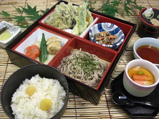 『秩父温泉　満願の湯』【平日限定】入館料+貸タオル+黄金めしクーポン